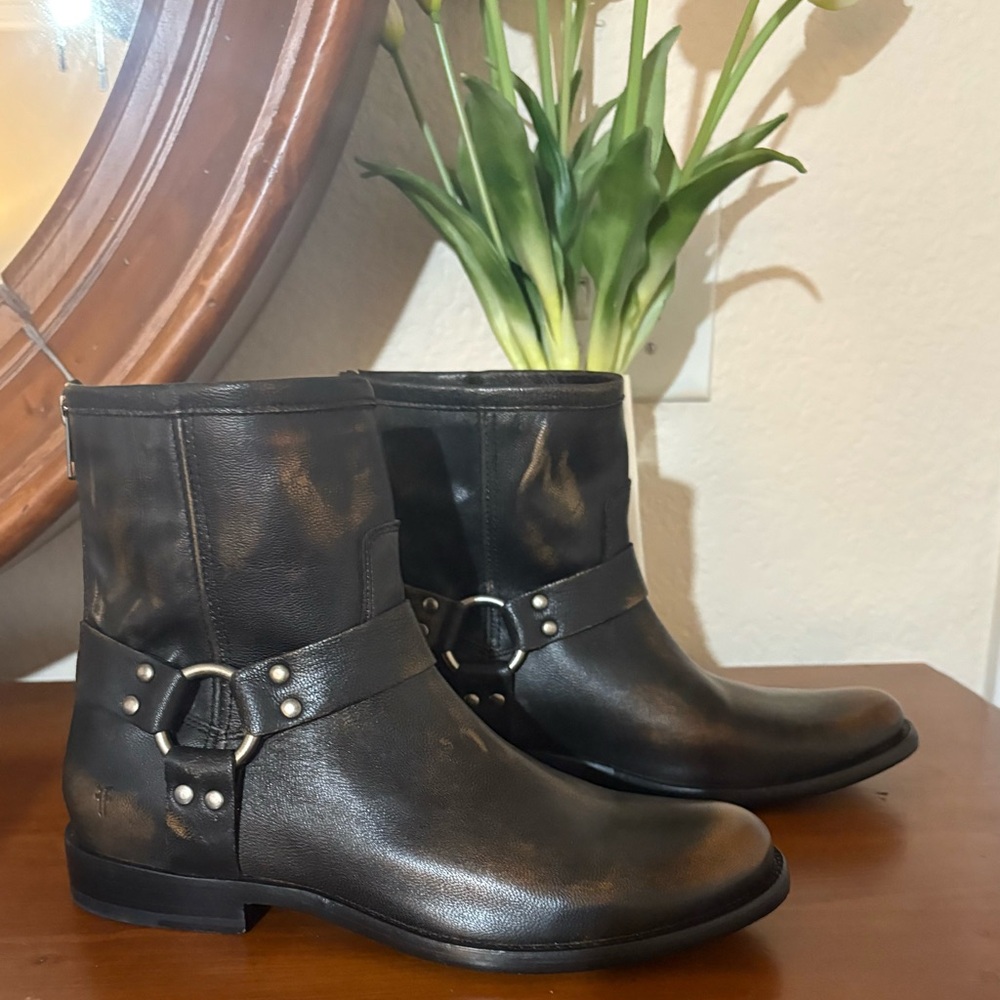 New Frye Dark Brown Ankle Boots In Box